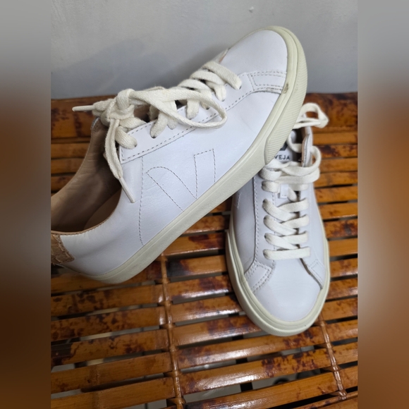 Veja White Leather Women Sneakers Size 5 - Picture 2 of 7
